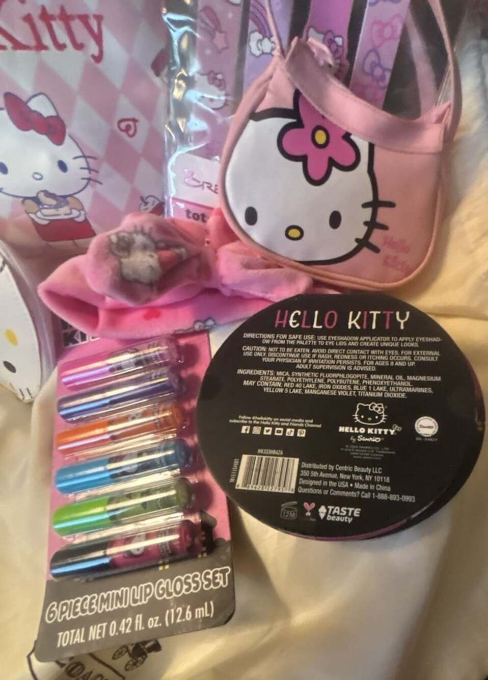 Hello Kitty Makeup Bundle - Picture 5 of 7